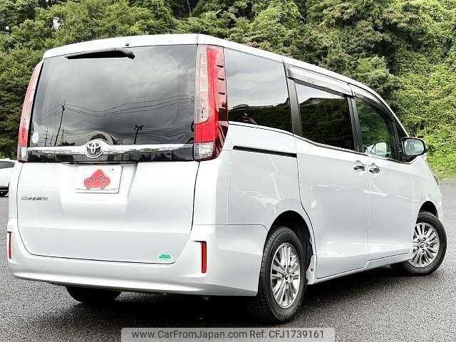 toyota esquire 2016 CFJ1739161 image 2