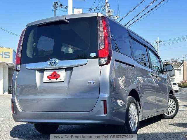 toyota noah 2015 504928-928031 image 2