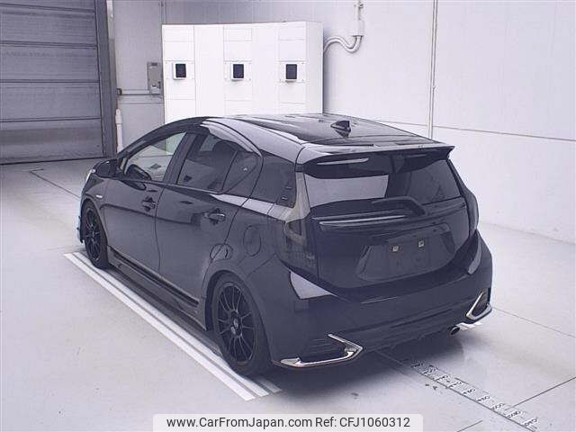 toyota aqua 2017 -TOYOTA--AQUA NHP10-6586642---TOYOTA--AQUA NHP10-6586642- image 2