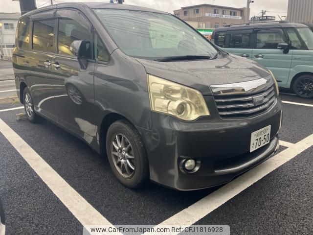 toyota noah 2010 CFJ1816928 image 2