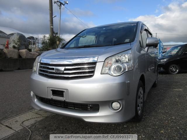 toyota noah 2010 GOO_JP_700120051630240711001 image 1