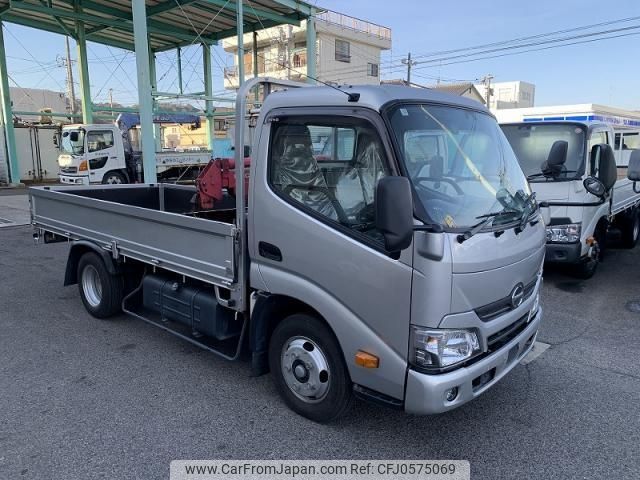 hino dutro 2017 CFJ0575069 image 1