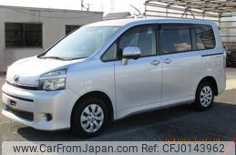 toyota voxy 2013 GOO_JP_700055141430240827001