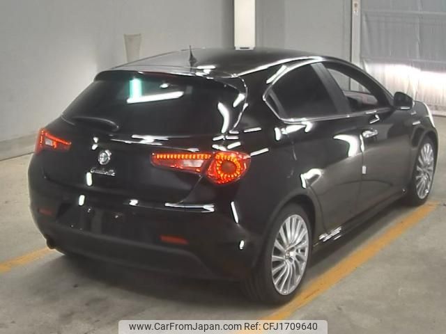 alfa-romeo giulietta 2014 CFJ1709640 image 2