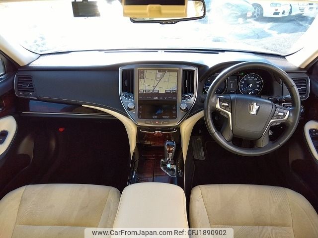toyota crown 2017 CFJ1890902 image 2