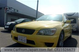 toyota altezza 2002 CFJ1526671