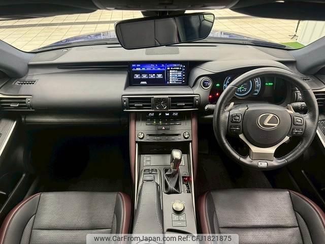 lexus is 2018 CFJ1821875 image 2