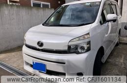 toyota voxy 2012 CFJ1601134