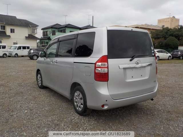 toyota noah 2010 CFJ1823689 image 2