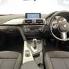 bmw 3-series 2015 -BMW--BMW 3 Series DBA-3B20--WBA3G72090KW10043---BMW--BMW 3 Series DBA-3B20--WBA3G72090KW10043- image 2