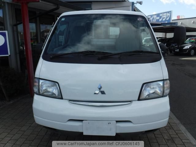 mitsubishi delica-truck 2003 GOO_NET_EXCHANGE_0400765A30241227W001 image 2