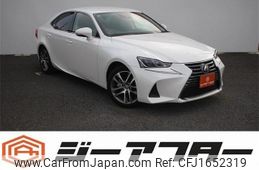lexus is 2019 CFJ1652319