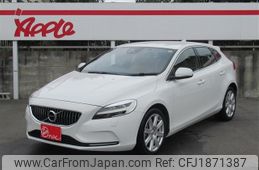 volvo v40 2017 CFJ1871387
