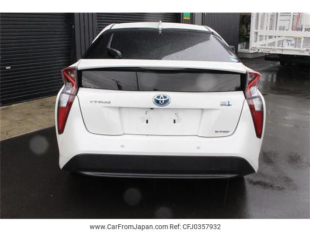 toyota prius 2018 -TOYOTA--Prius DAA-ZVW55--ZVW55-8066279---TOYOTA--Prius DAA-ZVW55--ZVW55-8066279- image 2