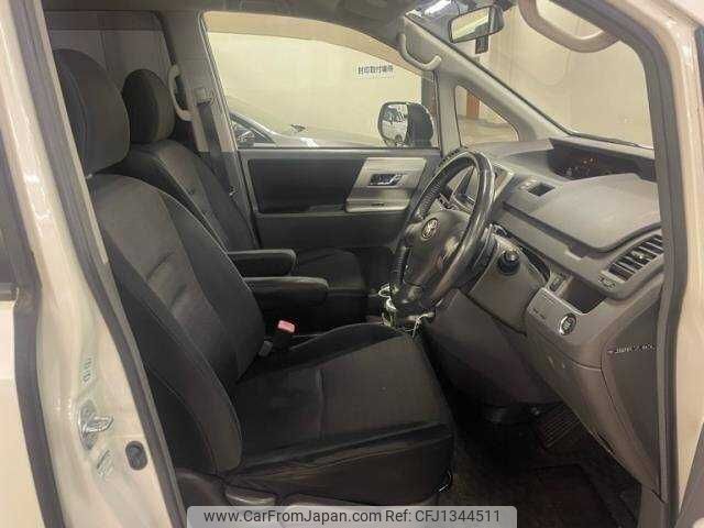 toyota voxy 2008 504928-931071 image 1