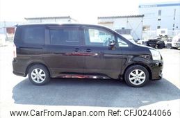 toyota noah 2007 NIKYO_LZ43193