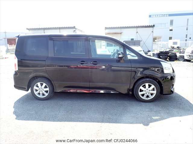 toyota noah 2007 NIKYO_LZ43193 image 1