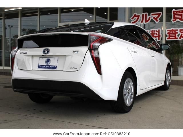 toyota prius 2017 quick_quick_ZVW55_ZVW55-8048642 image 2