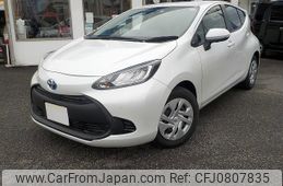 toyota aqua 2022 -TOYOTA--AQUA 6AA-MXPK11--MXPK11-2099779---TOYOTA--AQUA 6AA-MXPK11--MXPK11-2099779-