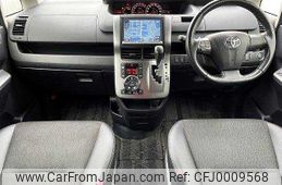 toyota voxy 2013 504928-922578