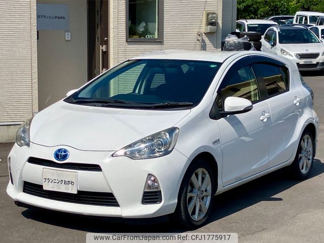 toyota aqua 2012 CFJ1775917 image 1