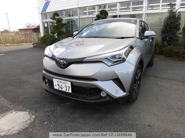 toyota c-hr 2018 CFJ3898846 image 1