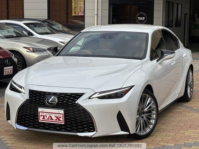 lexus is 2022 CFJ1791352 image 1
