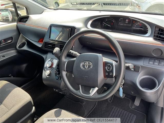 toyota sienta 2022 CFJ1554417 image 2