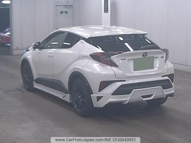 toyota c-hr 2018 quick_quick_DAA-ZYX10_ZYX10-2159429 image 2