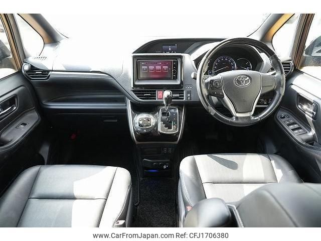 toyota esquire 2017 CFJ1706380 image 2
