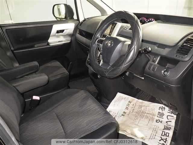 toyota voxy 2010 TE1796 image 2