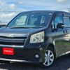 toyota noah 2007 M00495 image 9