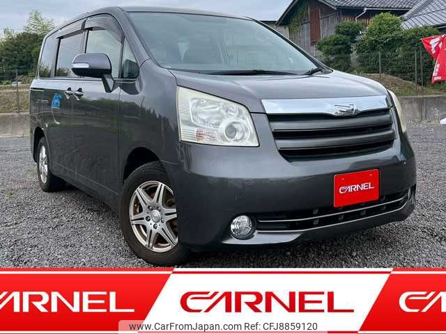 toyota noah 2008 M00069 image 1