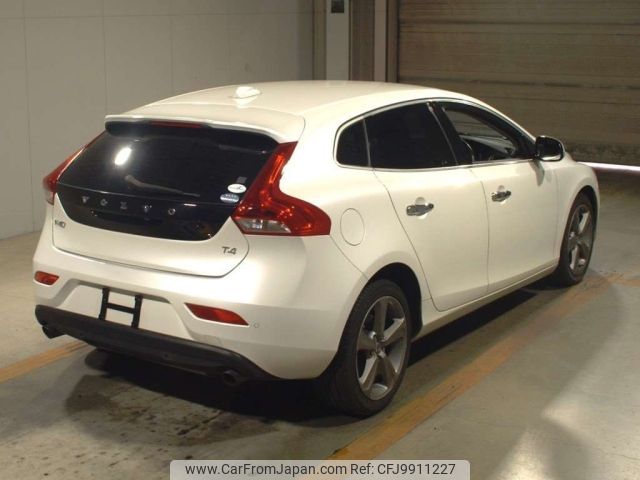 volvo v40 2013 -VOLVO--Volvo V40 MB4164T-XV1MV485BE2092072---VOLVO--Volvo V40 MB4164T-XV1MV485BE2092072- image 2