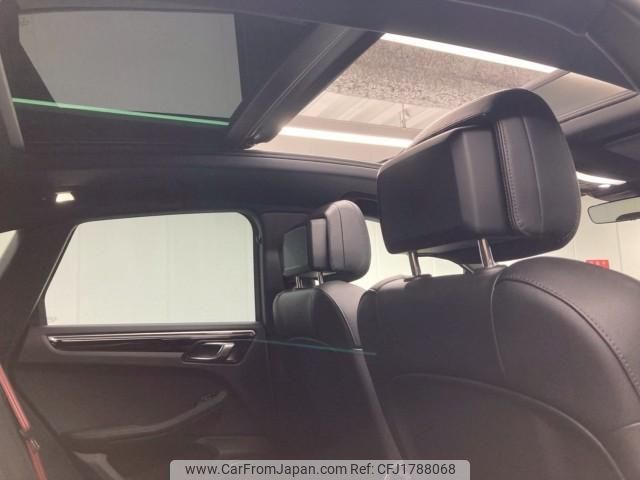 porsche macan 2023 CFJ1788068 image 2