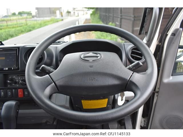hino dutro 2017 GOO_NET_EXCHANGE_0700226A30250512W002 image 2