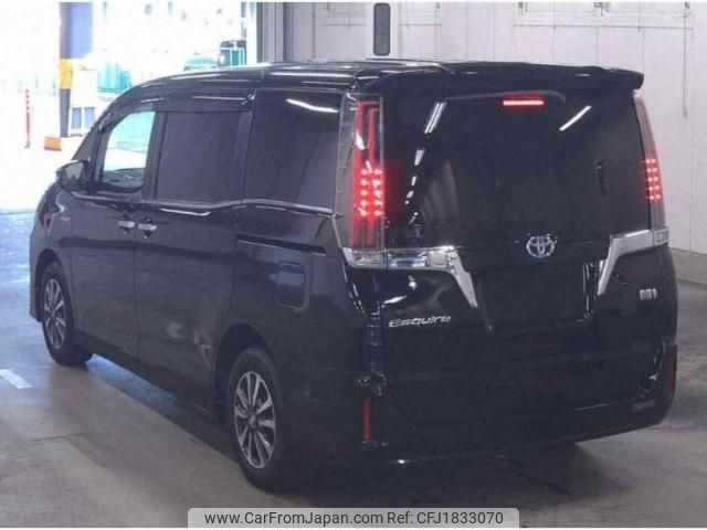 toyota esquire 2018 CFJ1833070 image 2