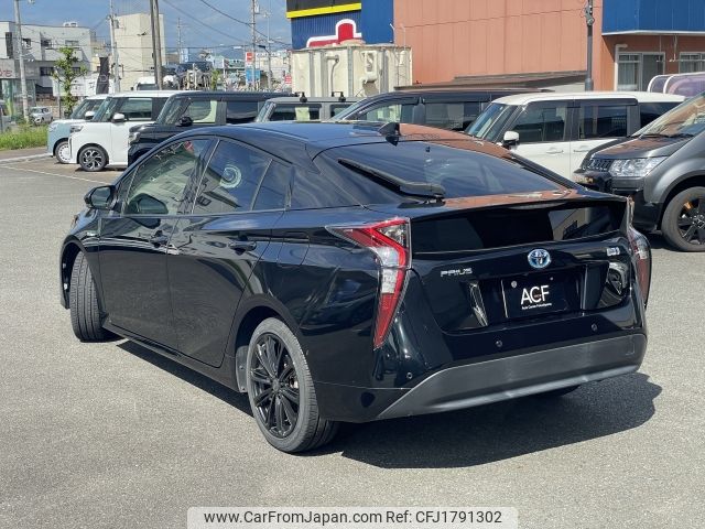 toyota prius 2017 CFJ1791302 image 2