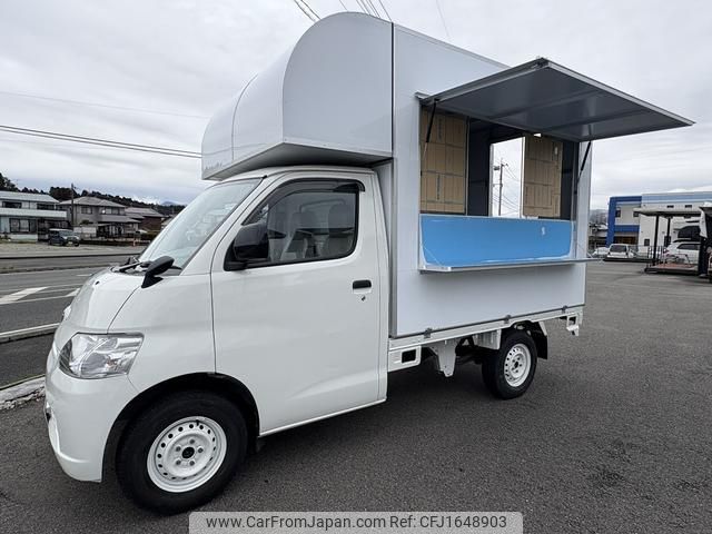 toyota townace-truck 2016 CFJ1648903 image 2