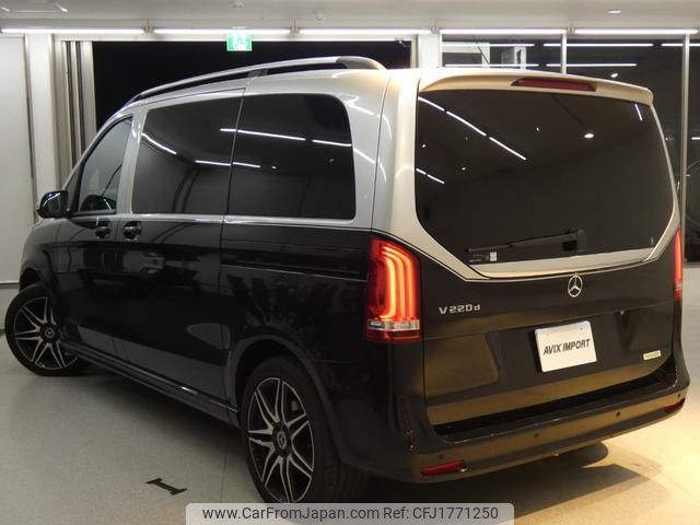 mercedes-benz v-class 2022 CFJ1771250 image 2