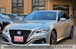 toyota-crown-hybrid-2018-30527-car_74ae8d4d-9455-4e0c-bc7d-da6cc4404942