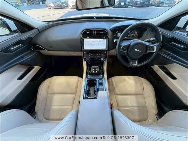 jaguar xe 2017 CFJ1823307 image 2