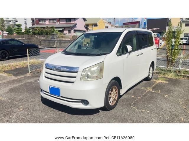 toyota noah 2010 CFJ1626080 image 1