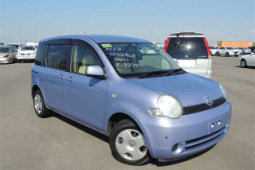 Toyota Sienta 2003