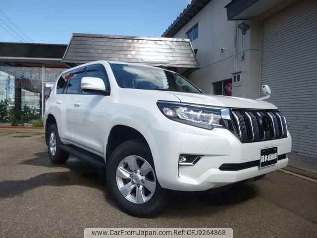 toyota land-cruiser-prado 2022 7c1f47d575b4c1041200fb2dd975f38e image 2