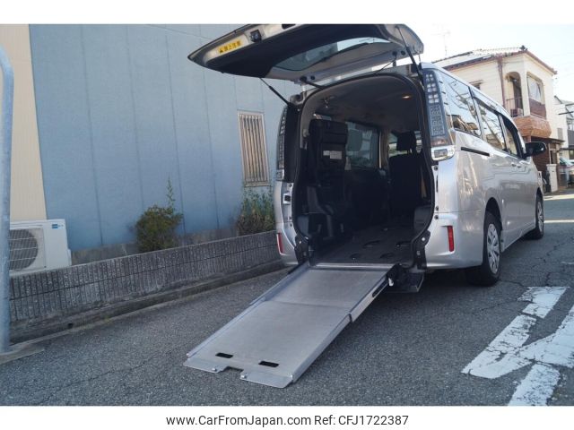 toyota voxy 2016 CFJ1722387 image 2