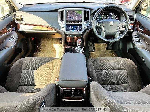 toyota crown 2013 CFJ1617143 image 1