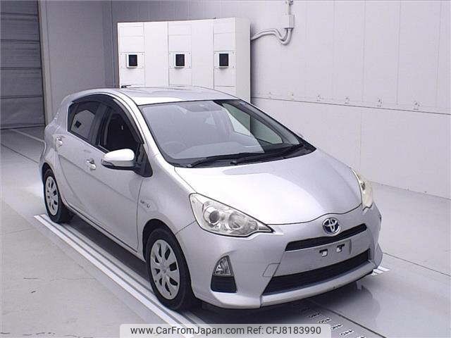 toyota aqua 2012 CFJ8183990 image 1