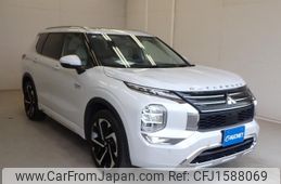 mitsubishi outlander-phev 2023 CFJ1588069
