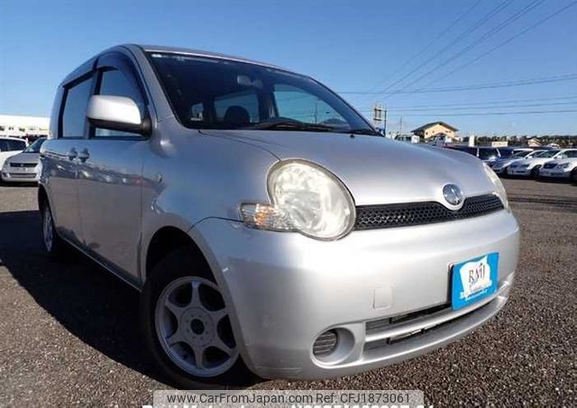 toyota sienta 2004 CFJ1873061 image 1